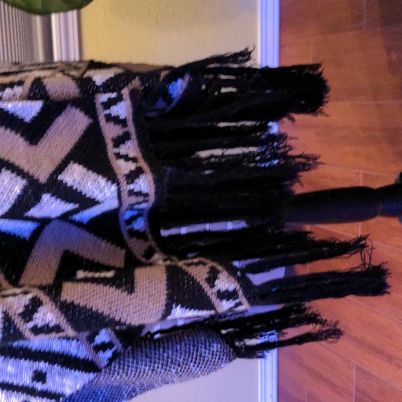 Poncho/Cardigan Sweater ❄️ - Picture 6 of 7